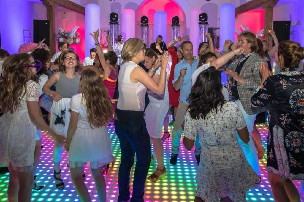 Goedkope verlichte dansvloer huren voor bruiloft, verjaardag of feest.