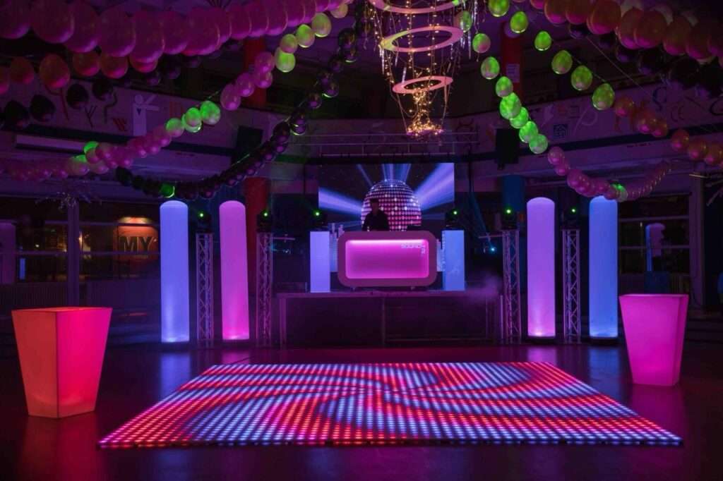 Discovloer huren voor feest, bruiloft of evenement met sfeervolle verlichting.